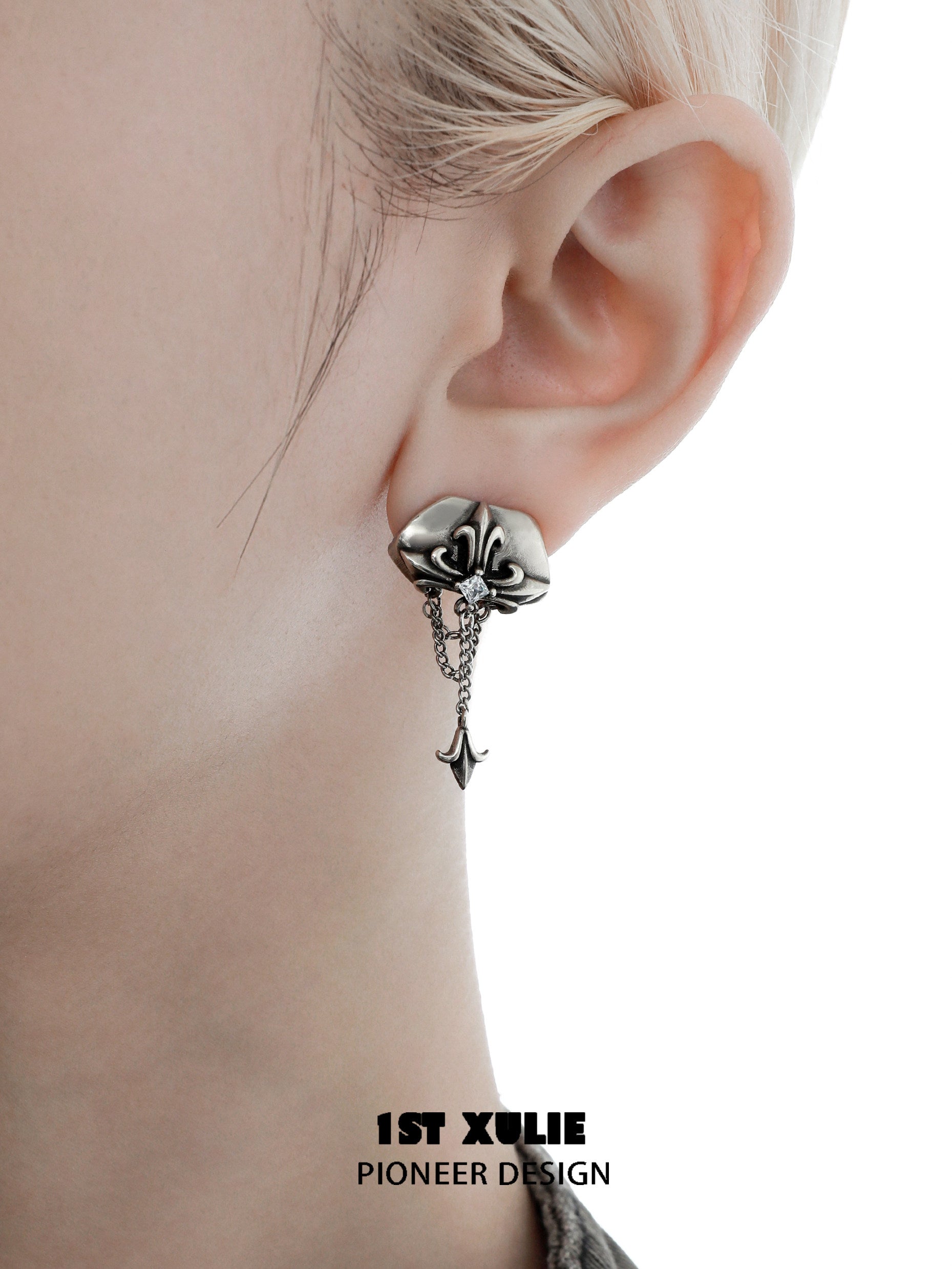 1STXULIE Superior Niche Iris Collection Gothic Retro Stud Earrings T5881
