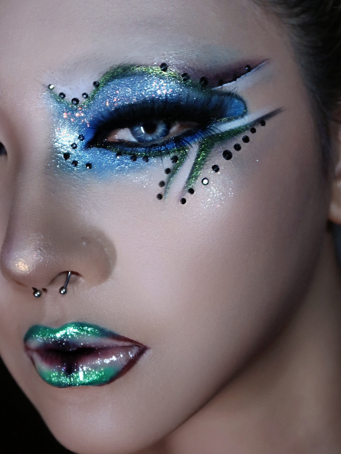 لوحة ظلال العيون "ذا يو كوزماتيكس" 9 ألوان "تشاميليون" T4080