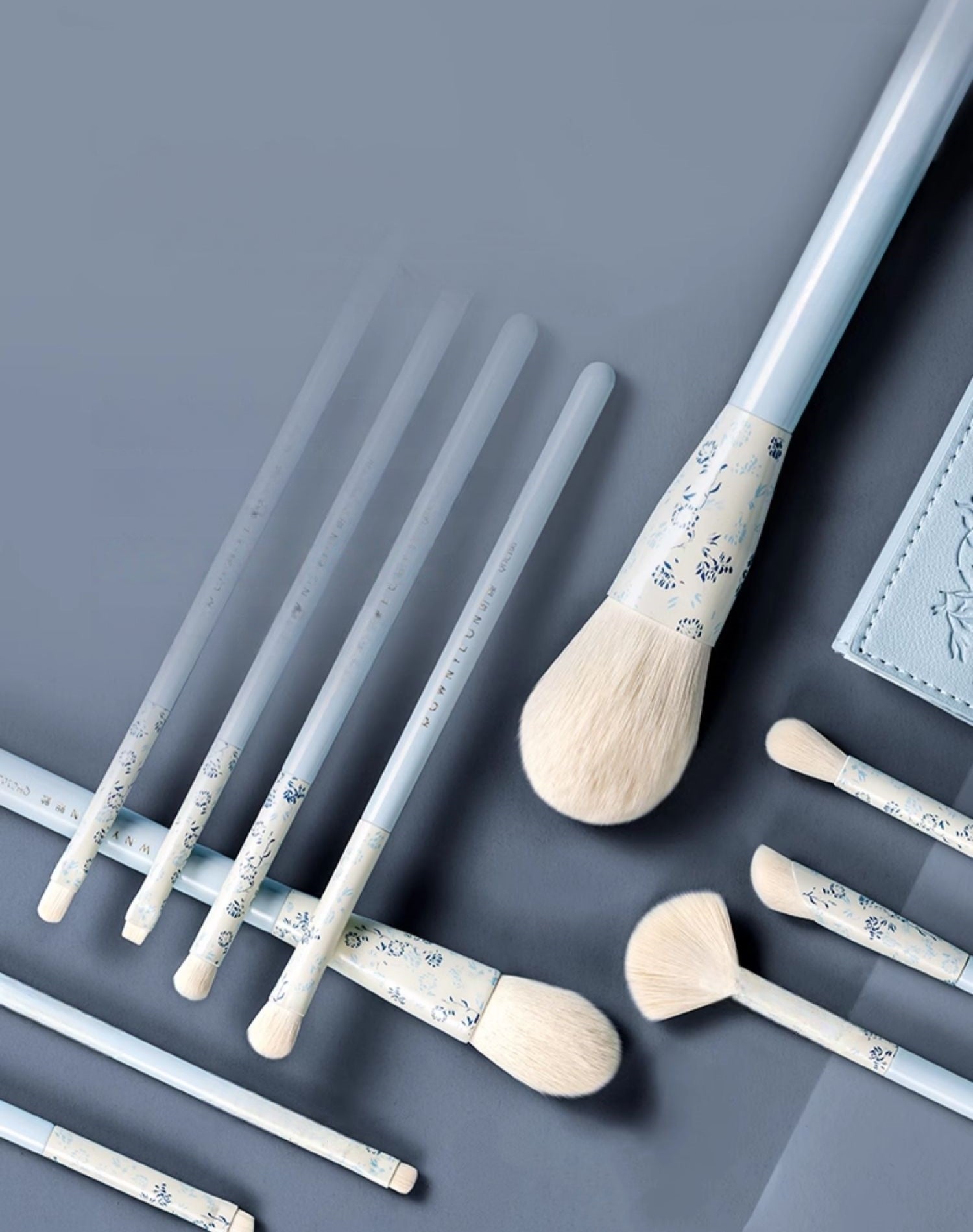 ROWNYEON Blue-and-white Porcelain Professional Makeup Brush 12 Pcs Set T4993