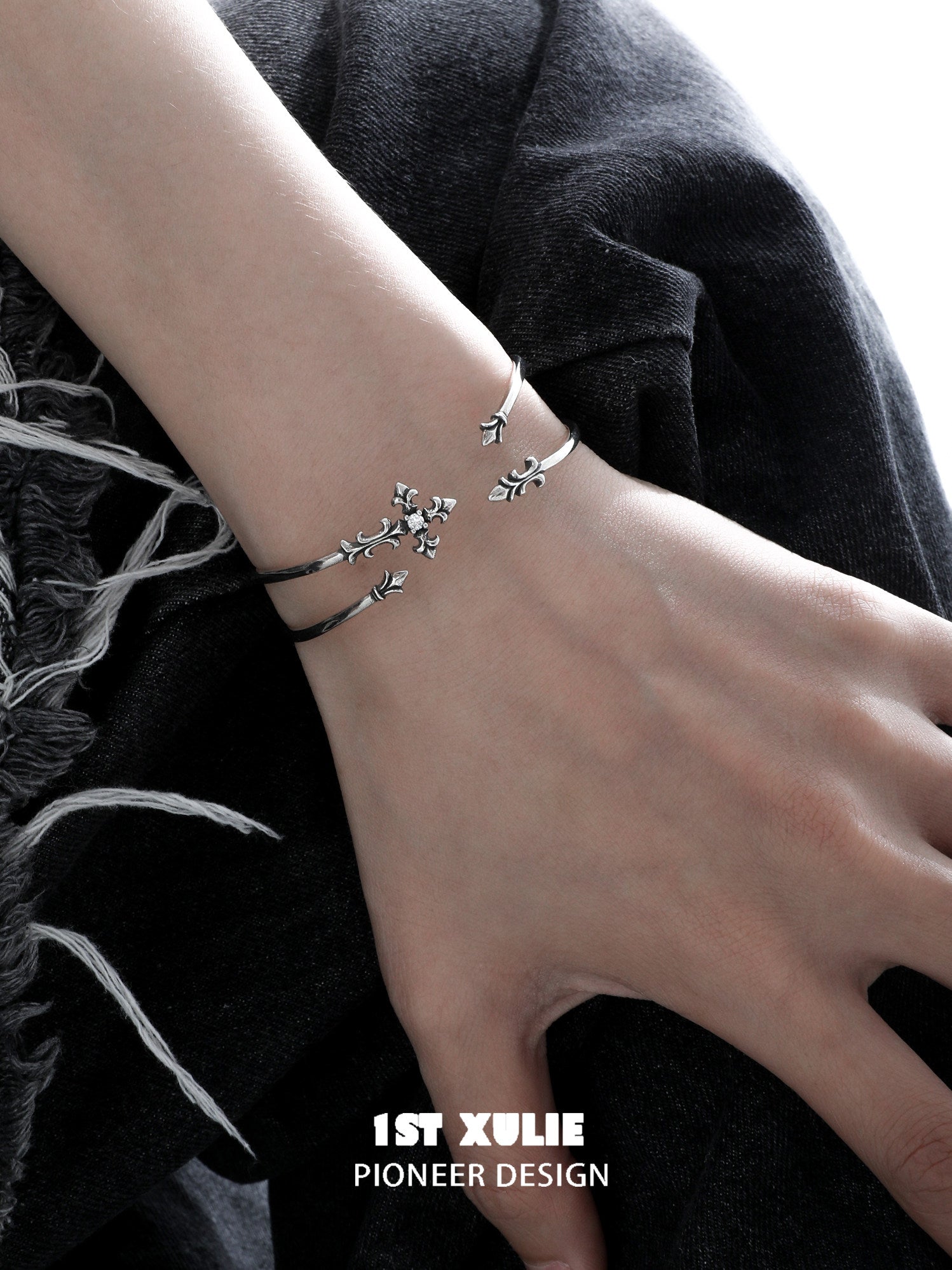 1STXULIE Superior Niche Iris Collection Retro Cross Bracelet T5892