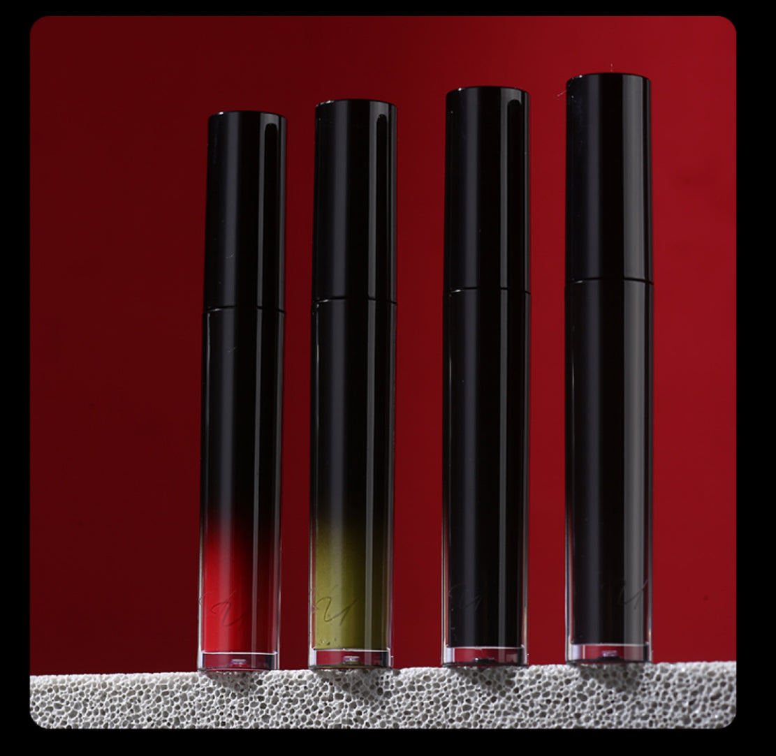 THE U COSMETICS Unique Gothic Smoky Lip Glaze T4089