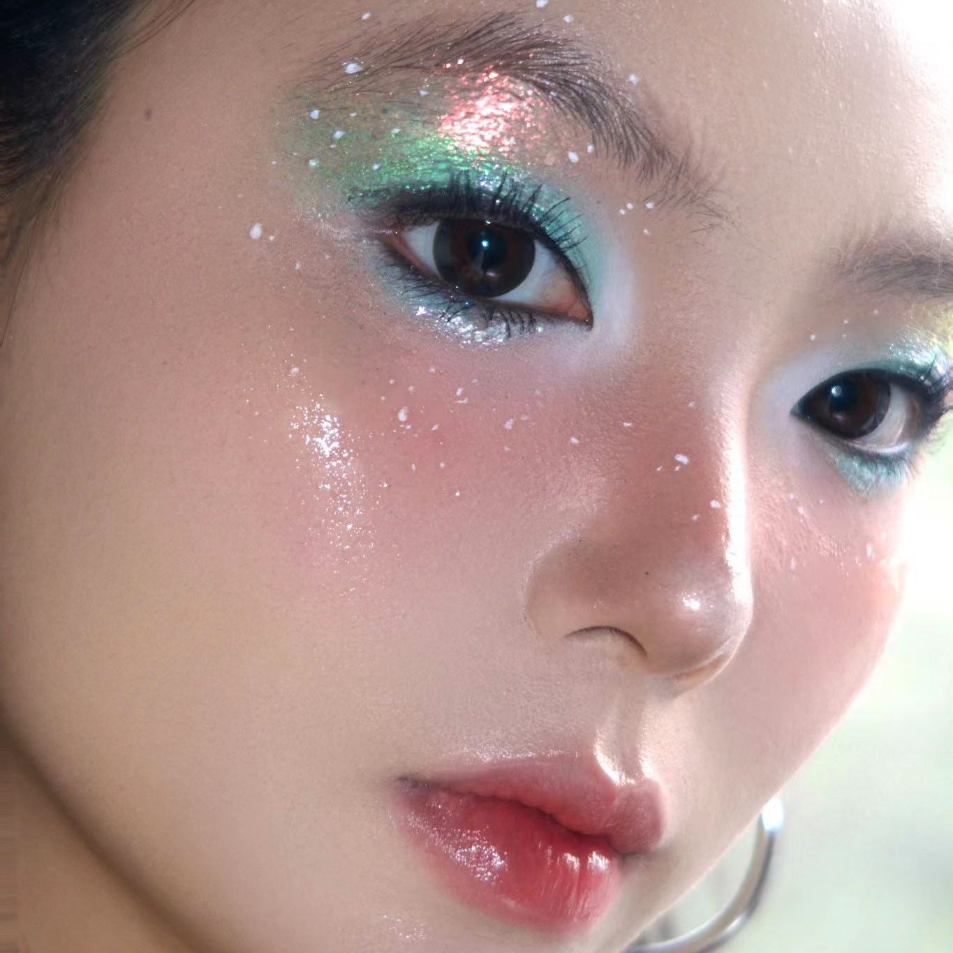 CHARMACY Light Change Flakes Gel Chameleon Eyeshadow T4530