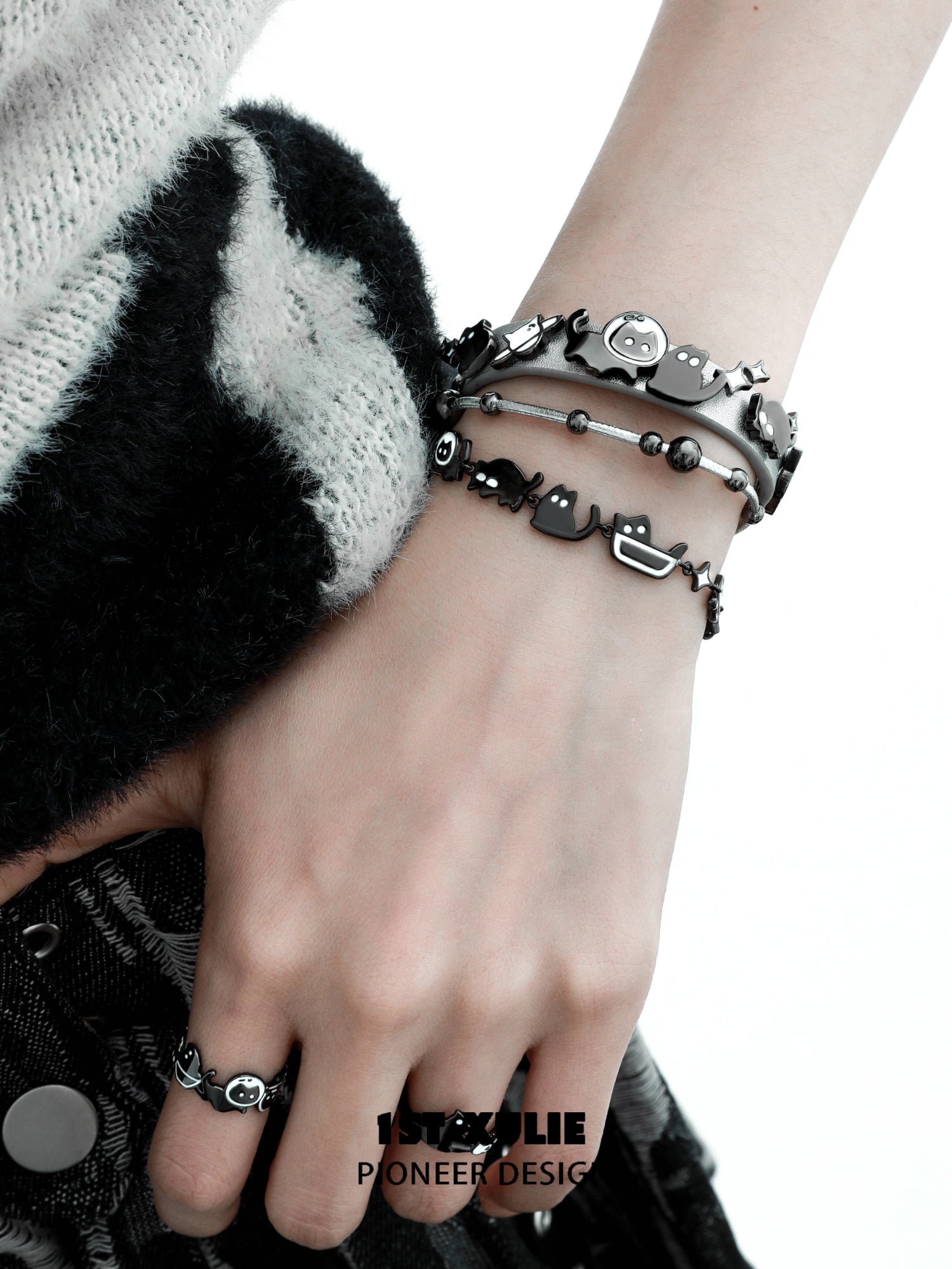 1STXULIE Cat In Night Collection Niche Gothic Bracelet T4698