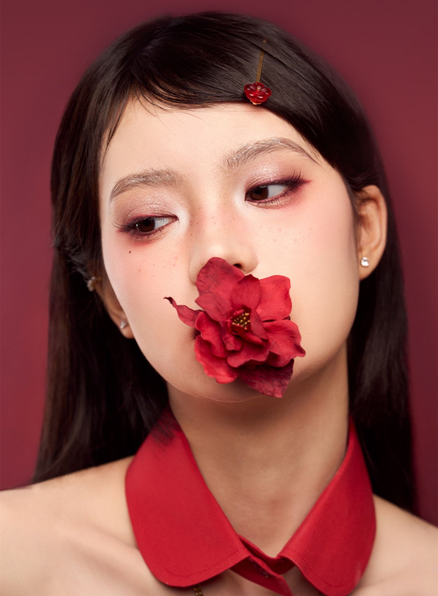 QianYan Red Camellia In Snow 16-Color Eyeshadow Palette T4193