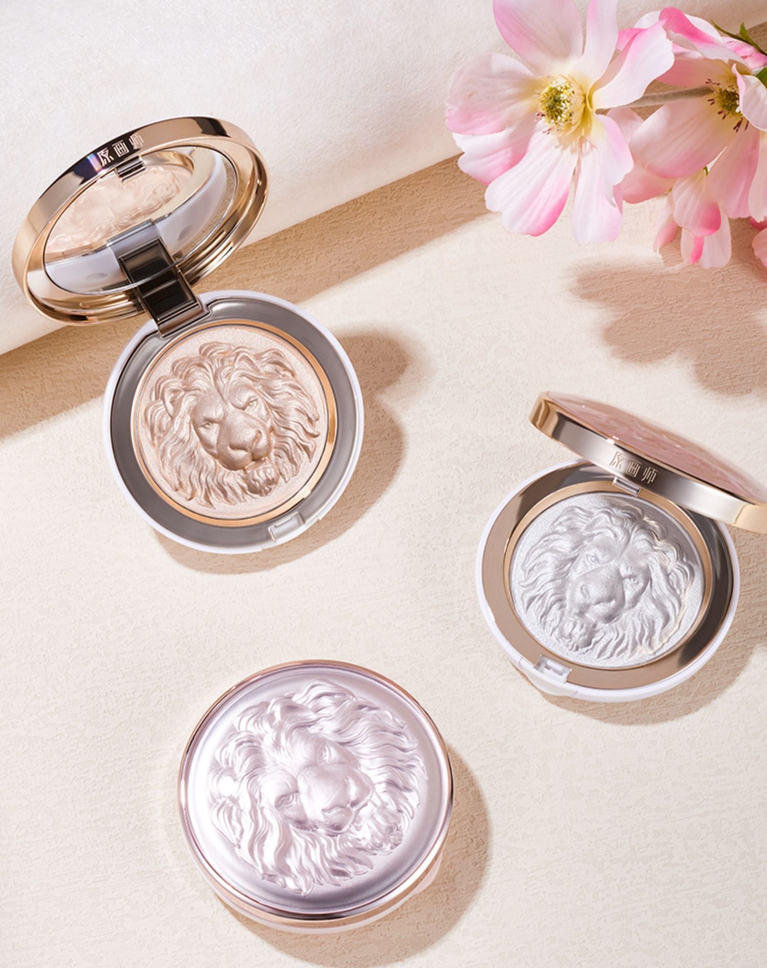 ORIGINAL ARTIST Lion Fine Shimmer Highlighter Palette T4172