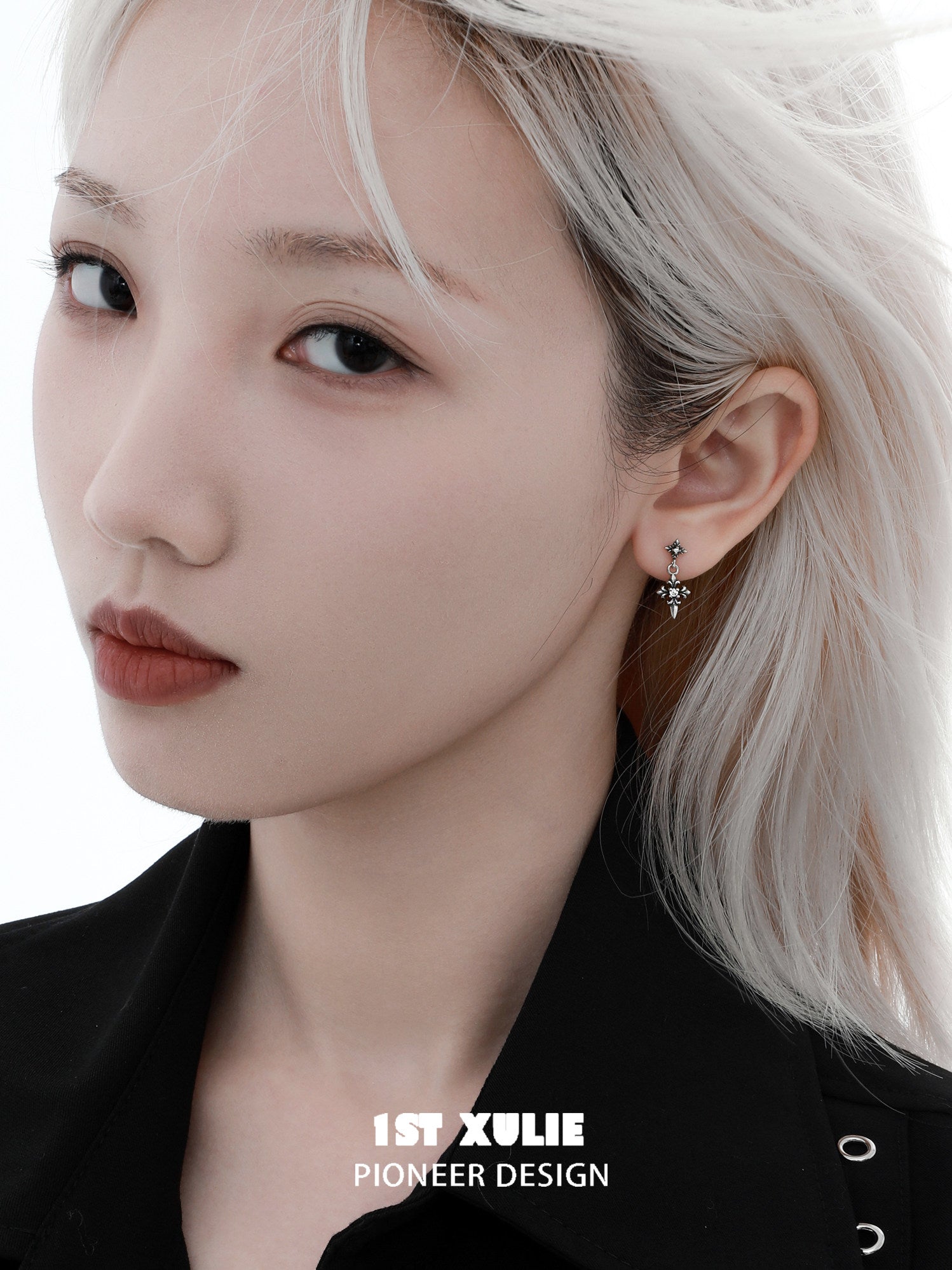 1STXULIE Superior Niche Iris Collection Vintage Stud Earrings T5864