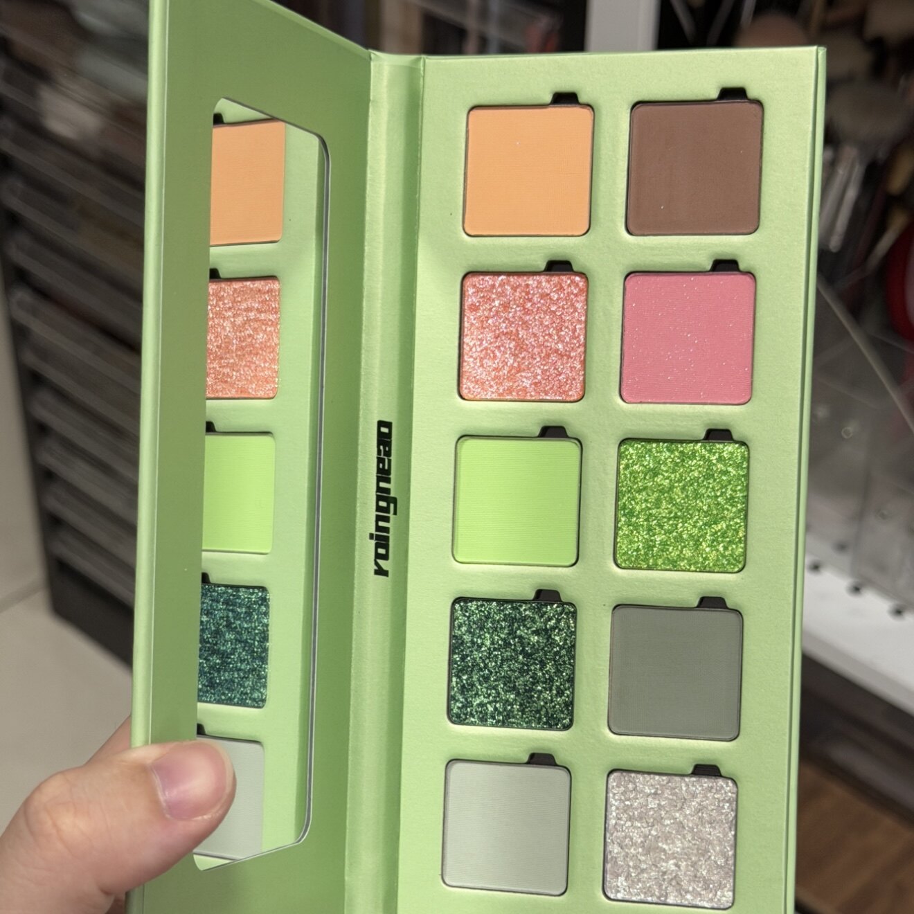 ROINGNEAO Illusion Garden Smoky Eyeshadow Palette T5933