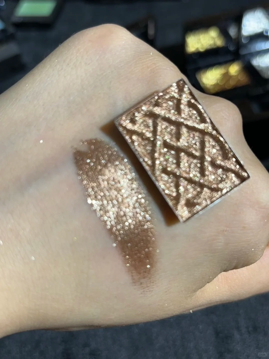 Cold N Wild Metallic Pearlescent Shimmer Eyeshadow #P04 Cool Champagne T5224