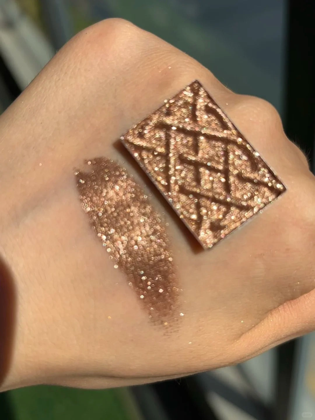 Cold N Wild Metallic Pearlescent Shimmer Eyeshadow #P04 Cool Champagne T5224