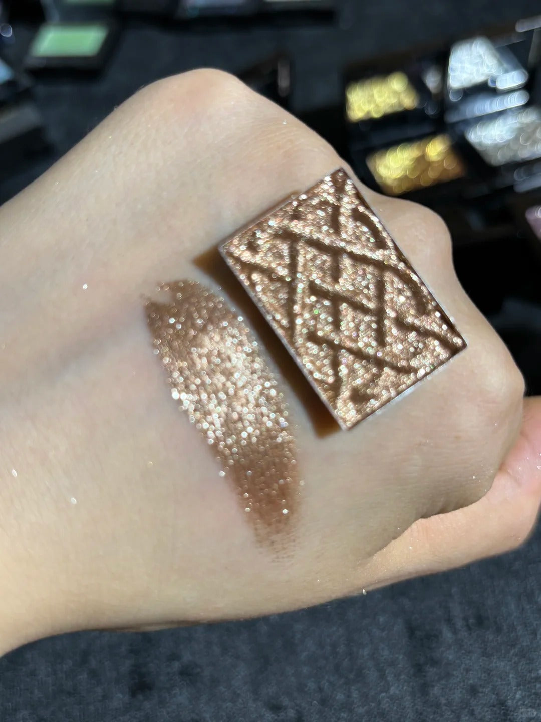 Cold N Wild Metallic Pearlescent Shimmer Eyeshadow #P04 Cool Champagne T5224