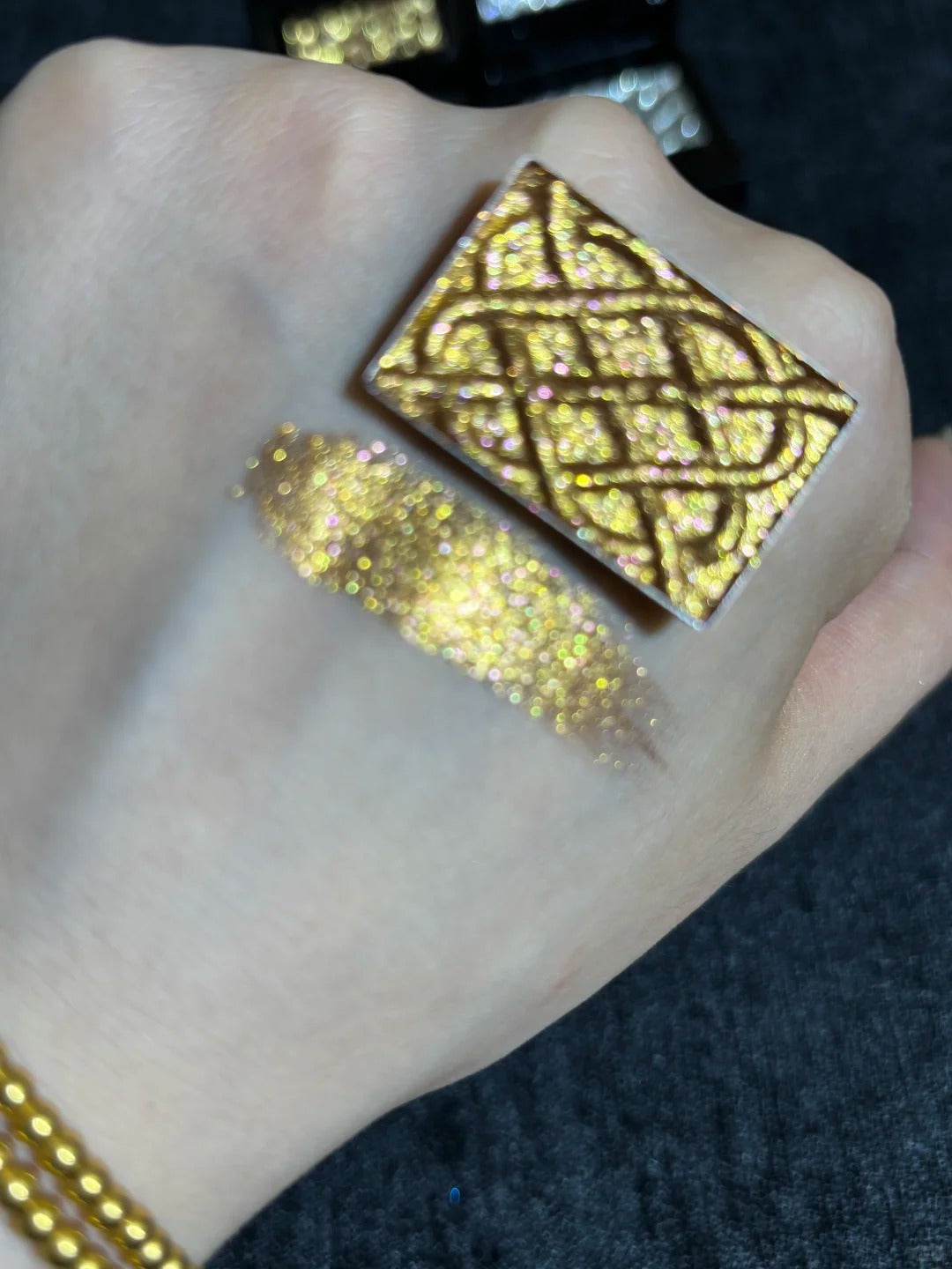 Cold N Wild Metallic Pearlescent Shimmer Eyeshadow #P05 Noble Gold T5225