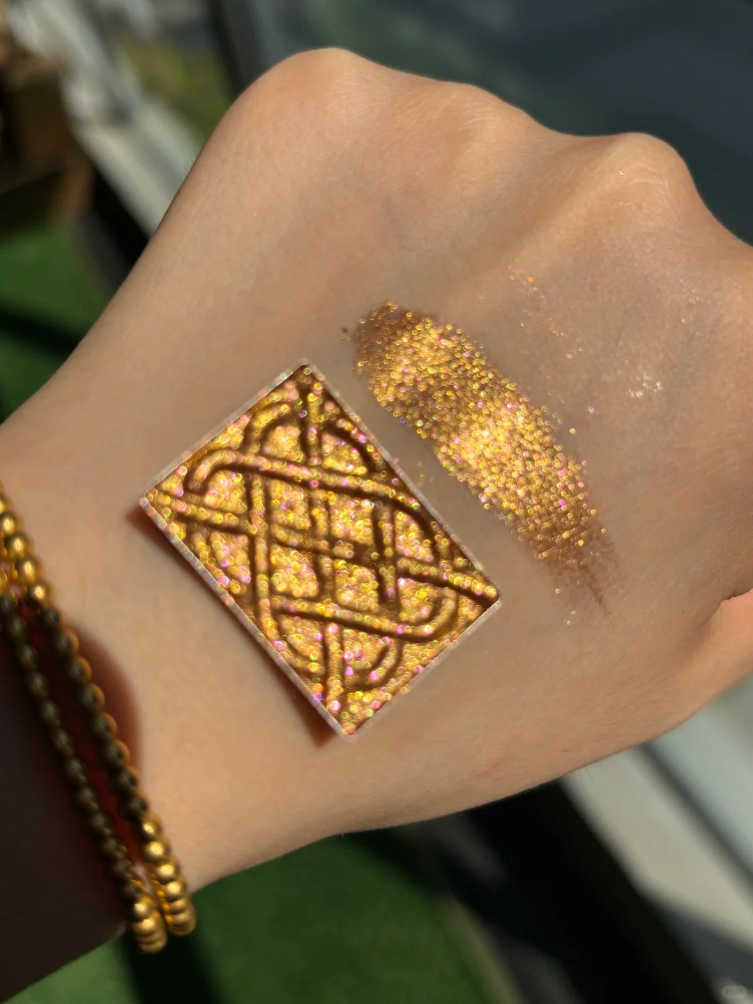 Cold N Wild Metallic Pearlescent Shimmer Eyeshadow #P05 Noble Gold T5225
