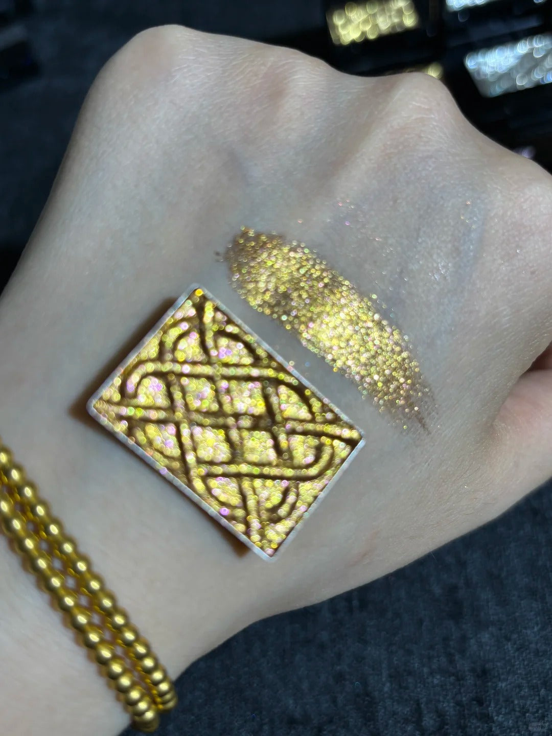 Cold N Wild Metallic Pearlescent Shimmer Eyeshadow #P05 Noble Gold T5225