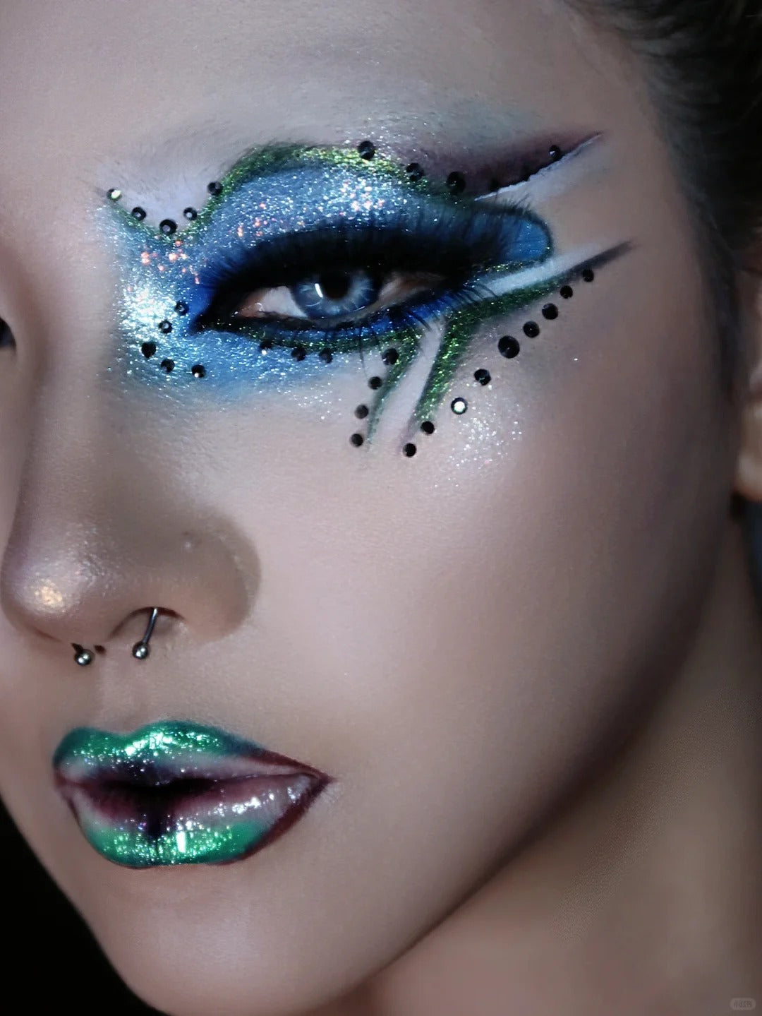 لوحة ظلال العيون "ذا يو كوزماتيكس" 9 ألوان "تشاميليون" T4080