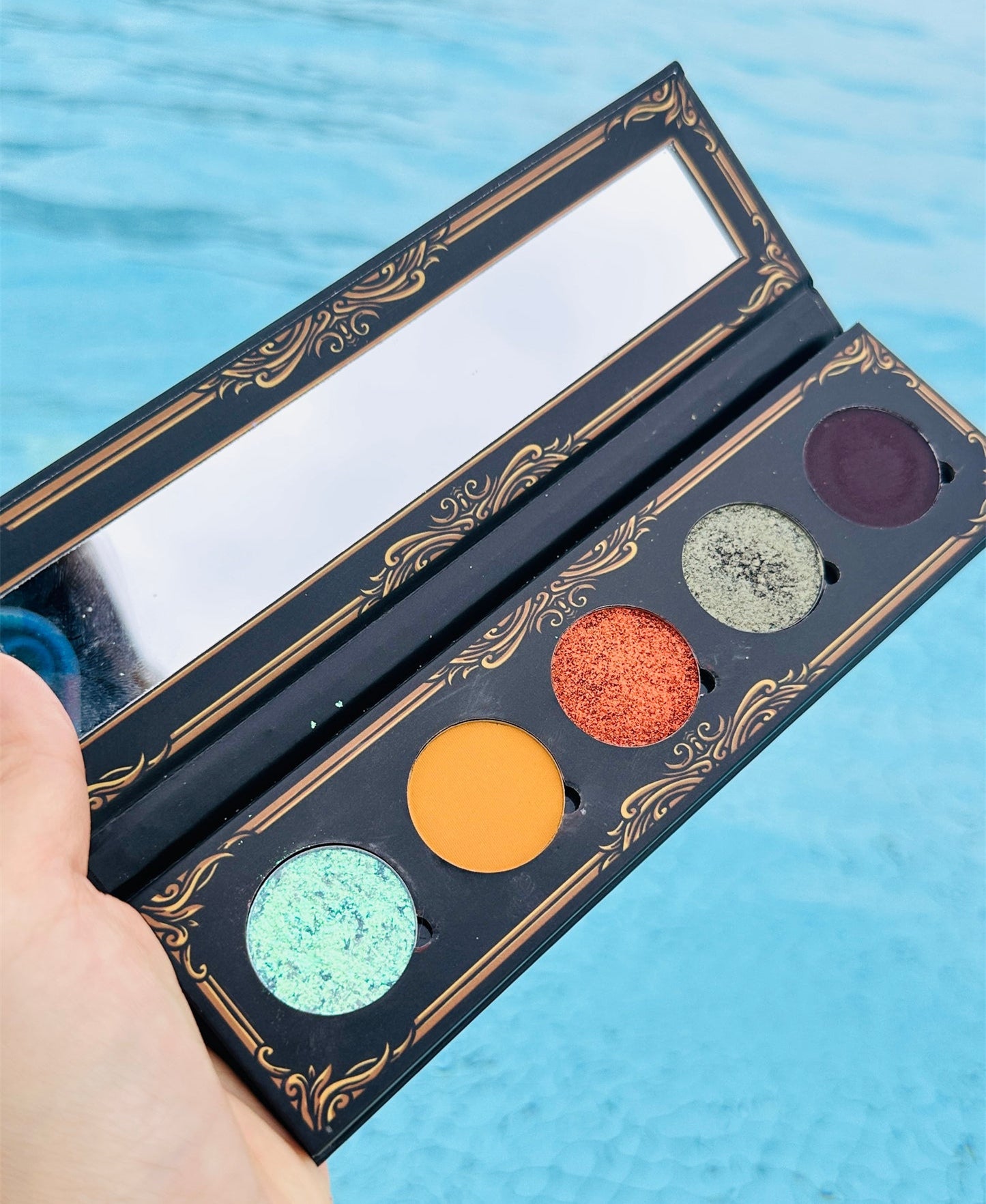 SHELLWE MAKEUP Wulfa Chameleon Eyeshadow Palette T3931