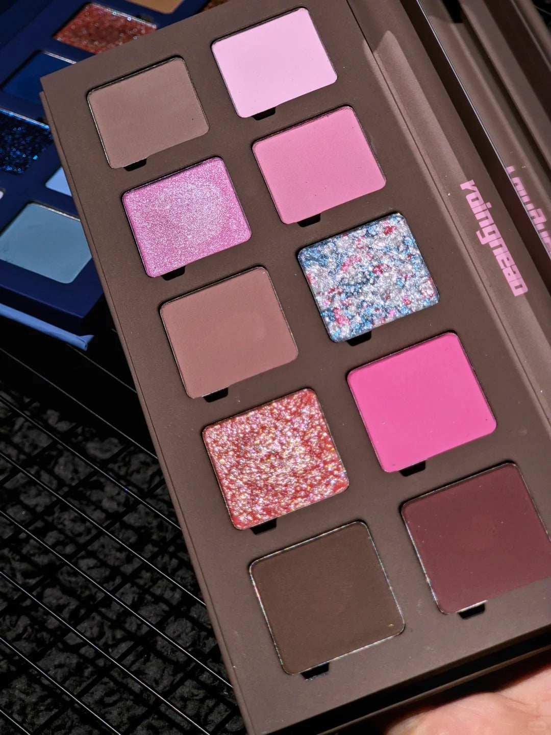 ROINGNEAO Pink Wave Initiative Smoky Eyeshadow Palette T5748