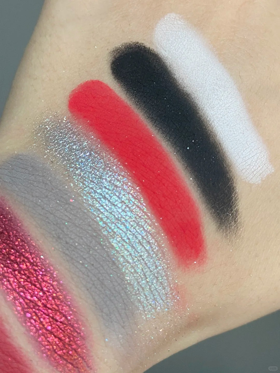 SHELLWE MAKEUP X freya86 PUNK BUNNY Chameleon Eyeshadow Palette T4936