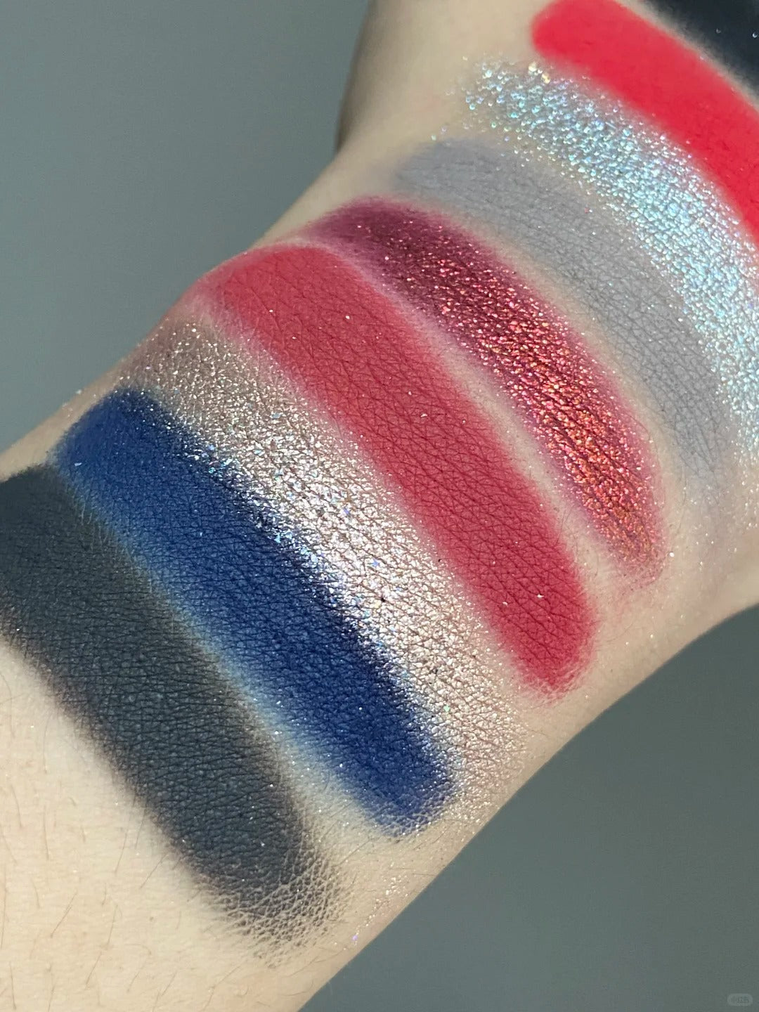 SHELLWE MAKEUP X freya86 PUNK BUNNY Chameleon Eyeshadow Palette T4936
