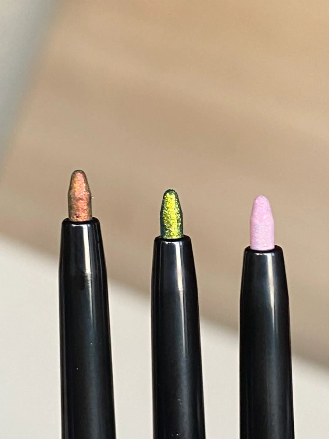 Girlcult Fox Series Light Change Chameleon Glitter Eyeliner & Eyeshadow Pen T3059