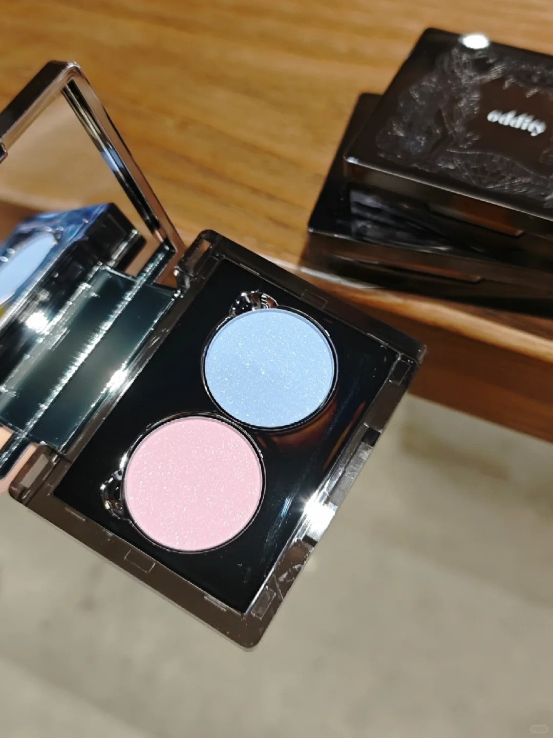 ODDITY 2-Color Matte & Diamond Shimmer Eyeshadow Palette T4961