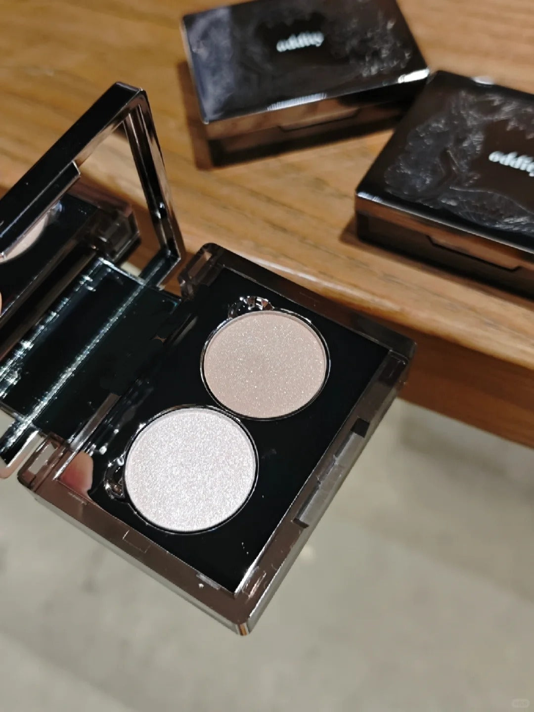 ODDITY 2-Color Matte & Diamond Shimmer Eyeshadow Palette T4961