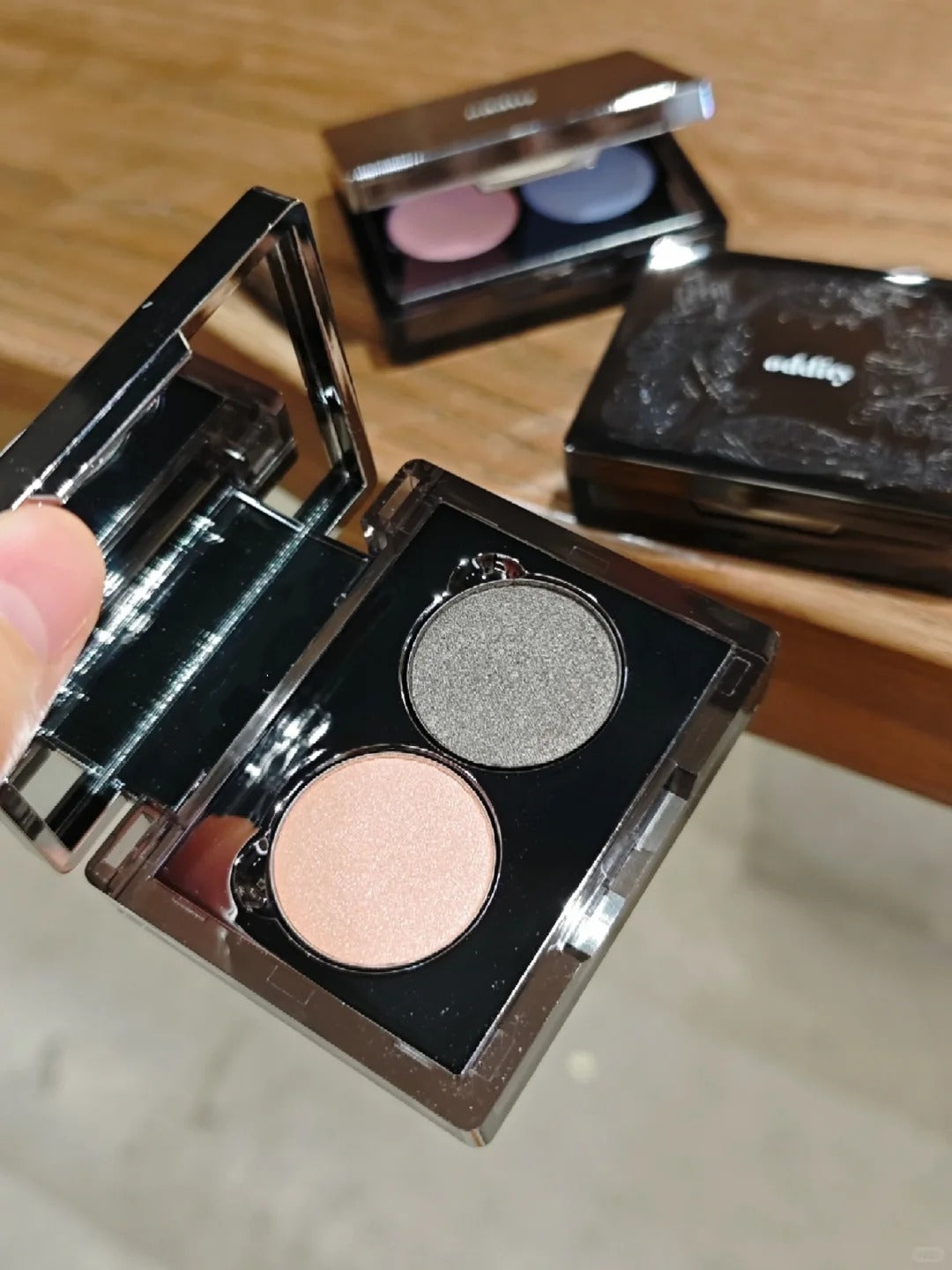 ODDITY 2-Color Matte & Diamond Shimmer Eyeshadow Palette T4961
