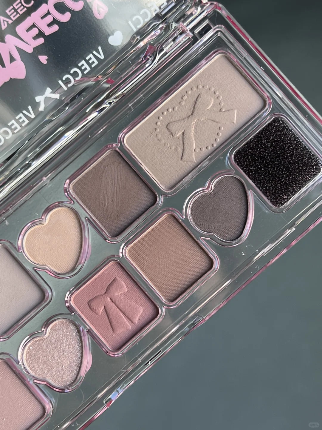 VEECCI Ribbon Fantasy 11-color Multi-use Eyeshadow Palette T4515
