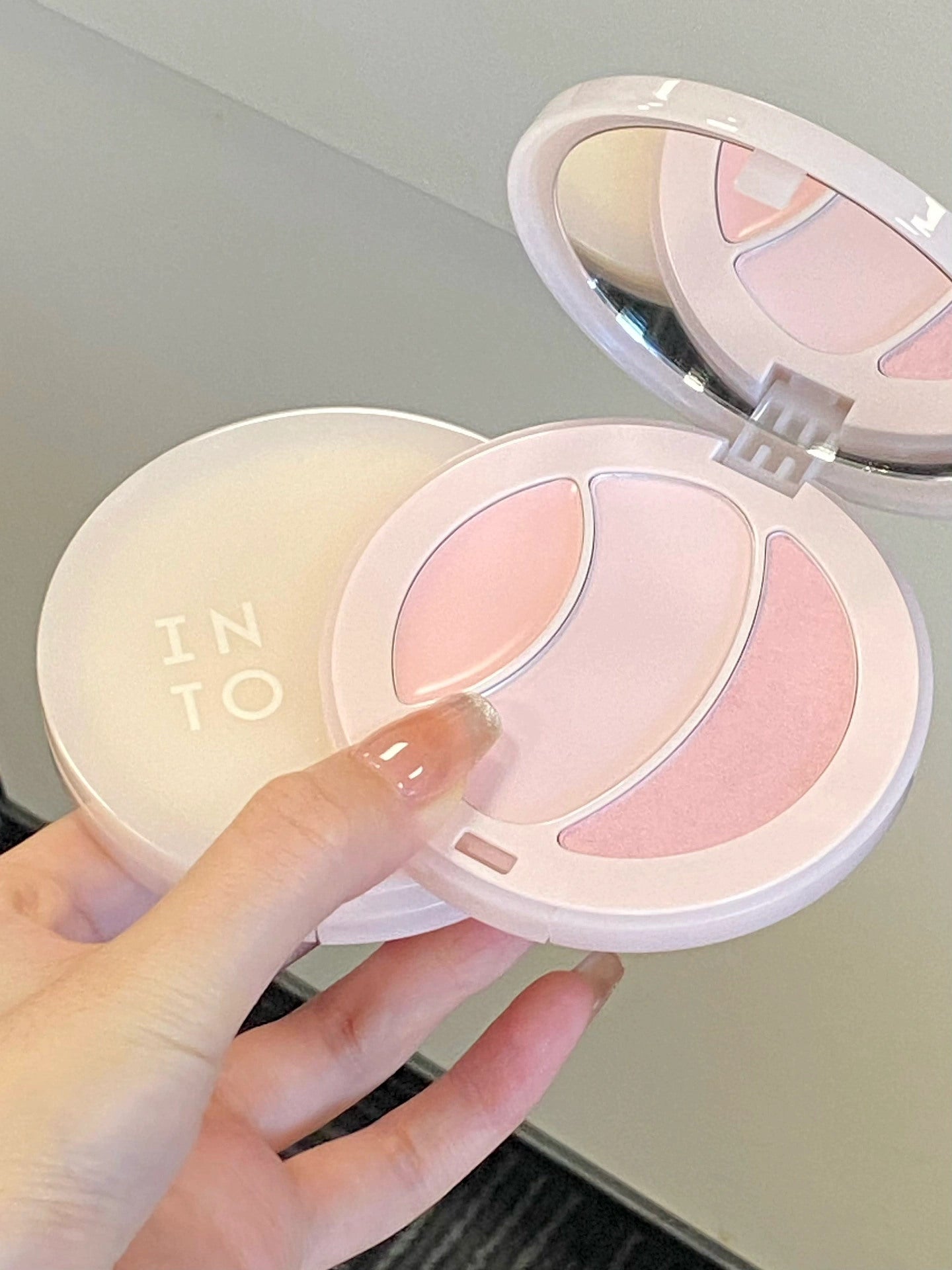 INTO YOU Matte & Pearlescent Highlighter Palette T3767