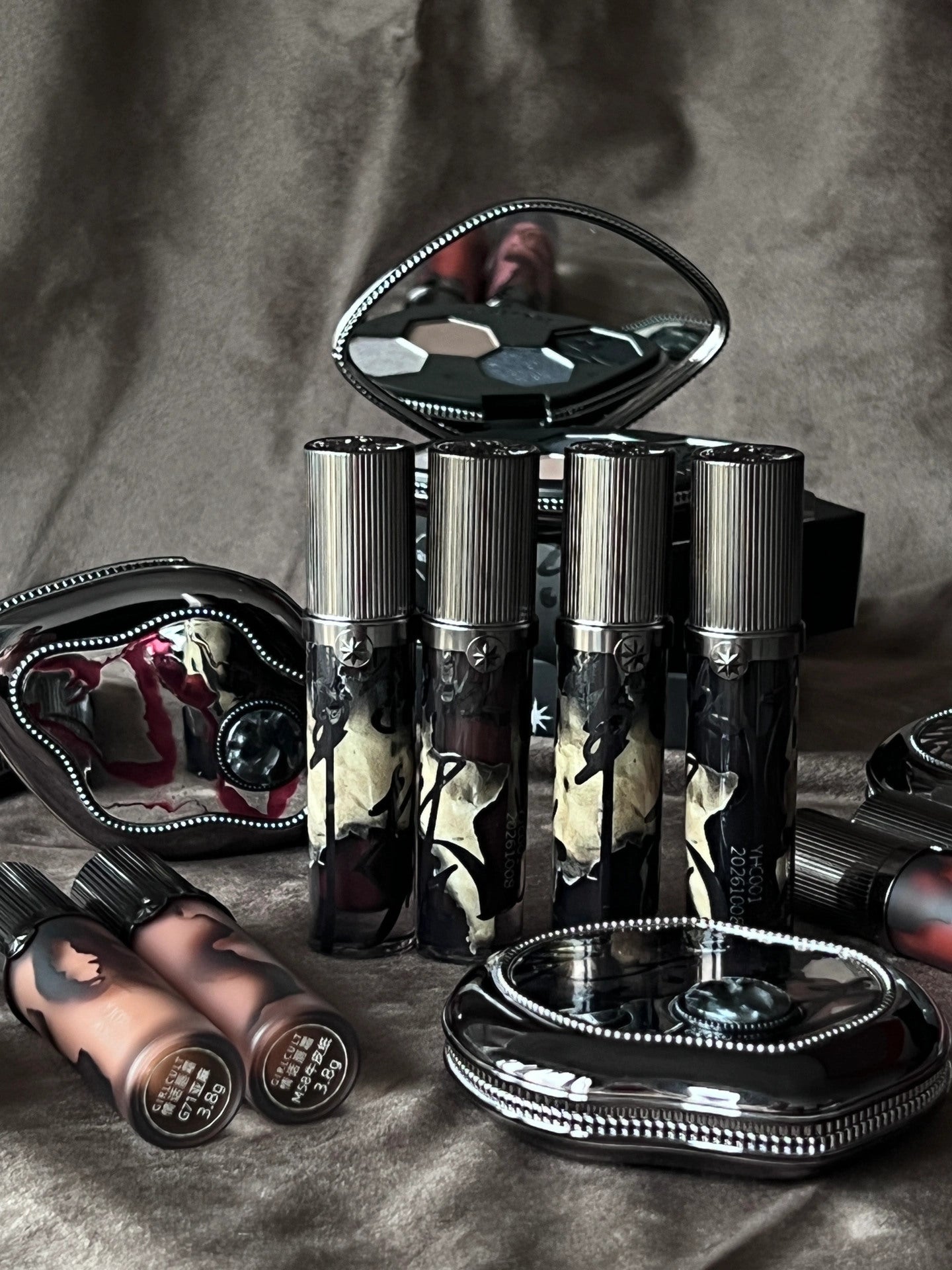 Girlcult Four Great Inventions Lip Glaze G73 Black And Red T4553