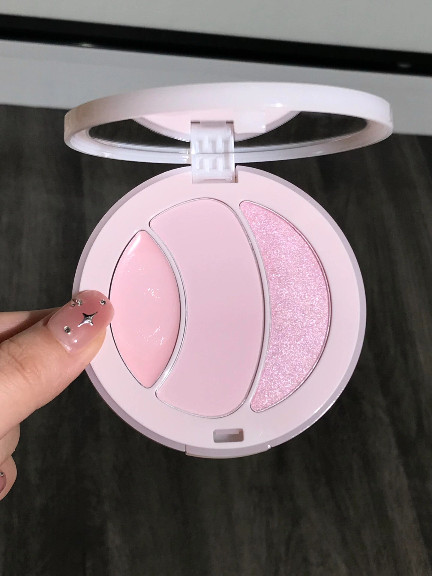 INTO YOU Matte & Pearlescent Highlighter Palette T3767
