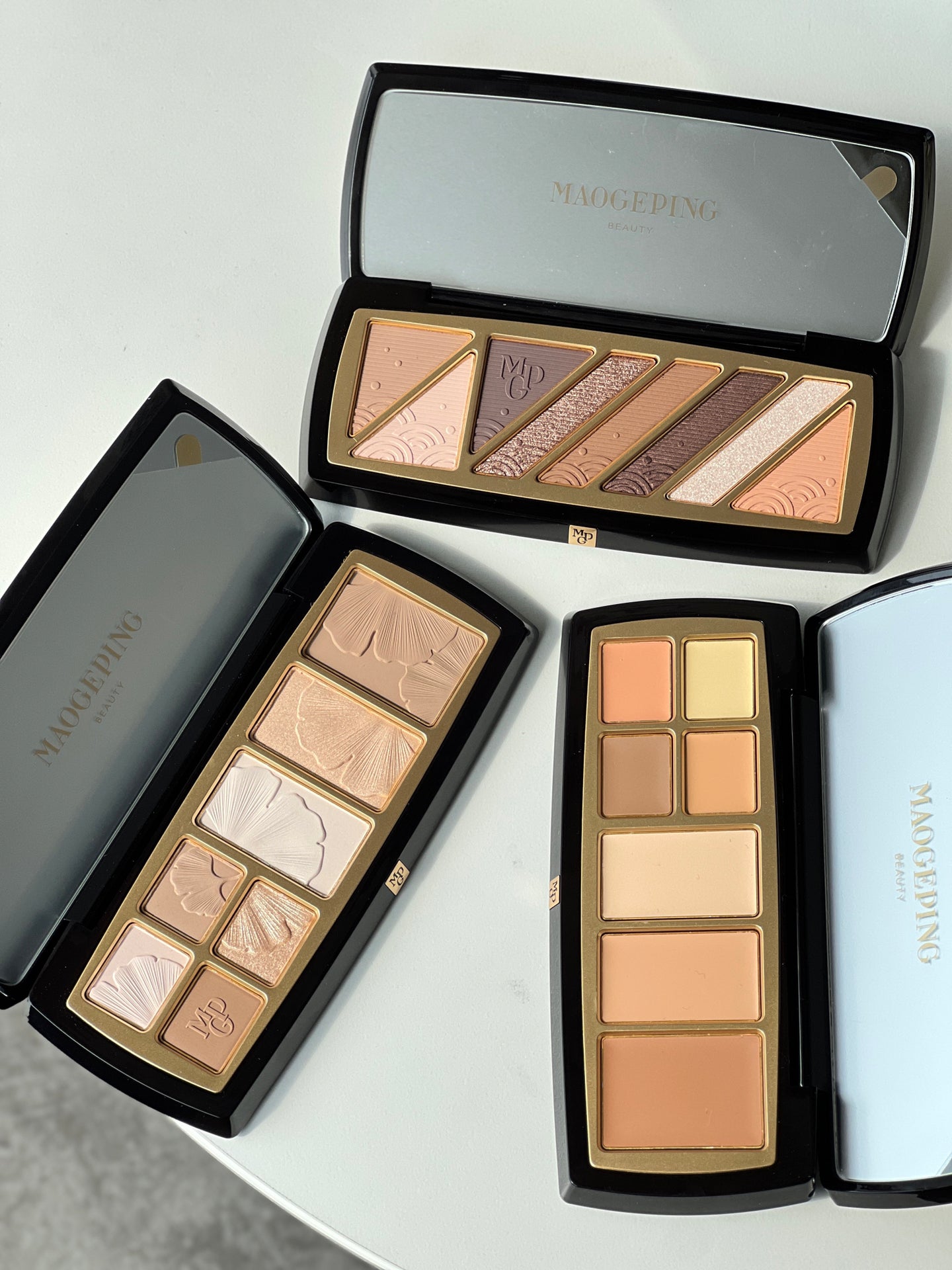 MAOGEPING Light Shadow 3D Nude Charm Eyeshadow Palette T3113